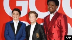 Actores Brady Noon, Jacob Tremblay y Keith L. Tremblay durante la premiere de "Good Boys"